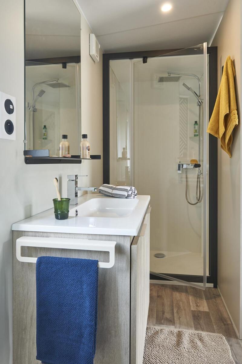 Frantheor Saint-Raphael 4 Etoiles Hotel Room photo